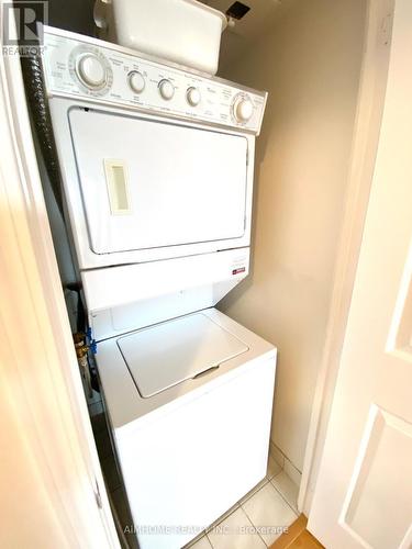 926 - 18 Mondeo Drive, Toronto, ON - Indoor Photo Showing Laundry Room