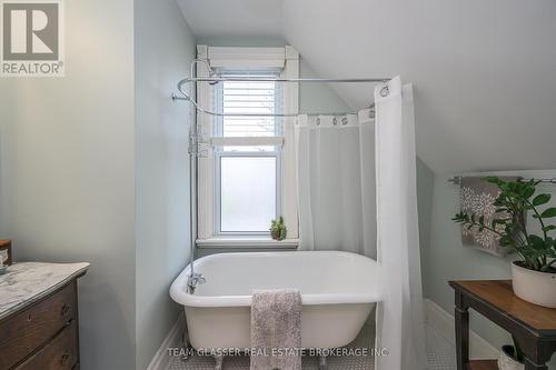 126 Inkerman Street, London, ON - Indoor Photo Showing Bathroom