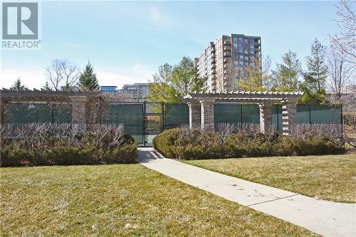 Ph08 - 330 Red Maple Road, Richmond Hill, ON - Outdoor