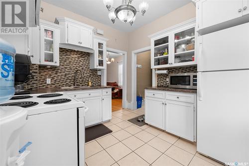 1232 Grafton Avenue, Moose Jaw, SK - Indoor Photo Showing Kitchen