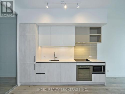 205 - 1000 Portage Parkway, Vaughan, ON - Indoor Photo Showing Kitchen