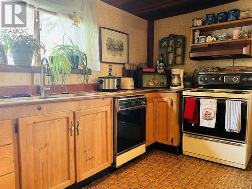 4176 Pacific Road, Williams Lake, BC - Indoor Photo Showing Kitchen