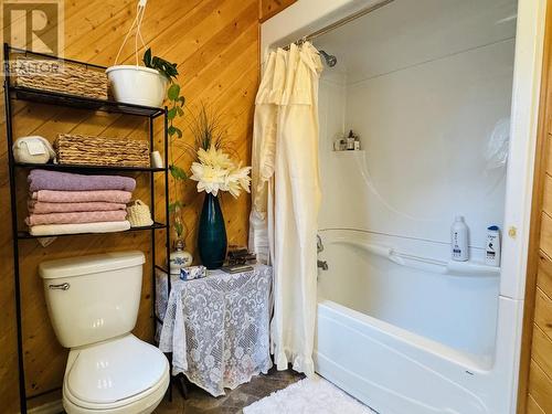 4176 Pacific Road, Williams Lake, BC - Indoor Photo Showing Bathroom