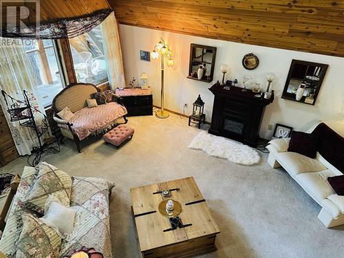 4176 Pacific Road, Williams Lake, BC - Indoor Photo Showing Living Room With Fireplace