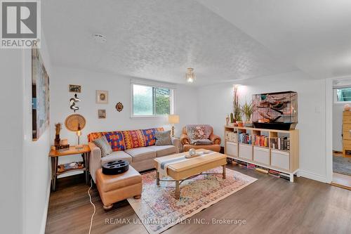 347 Lansdowne Avenue, Toronto, ON - Indoor Photo Showing Living Room