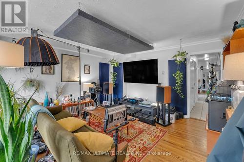 347 Lansdowne Avenue, Toronto, ON - Indoor Photo Showing Living Room