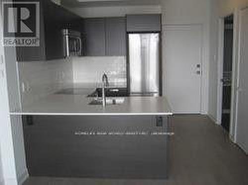 818 - 57 St Joseph Street, Toronto, ON - Indoor Photo Showing Kitchen