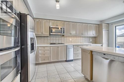 16 Hirst Avenue, Georgina, ON - Indoor Photo Showing Kitchen