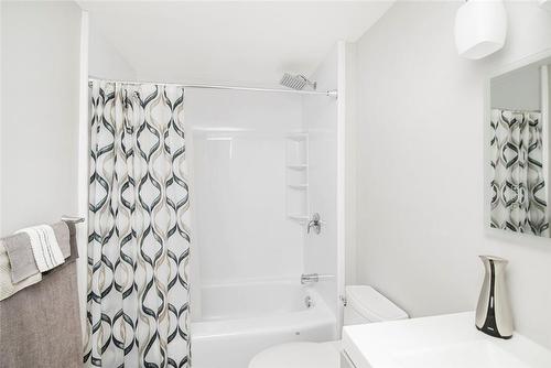 154 Britannia Avenue, Hamilton, ON - Indoor Photo Showing Bathroom