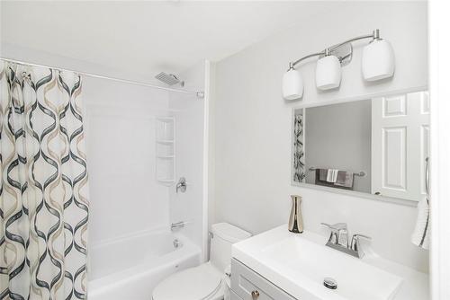 154 Britannia Avenue, Hamilton, ON - Indoor Photo Showing Bathroom