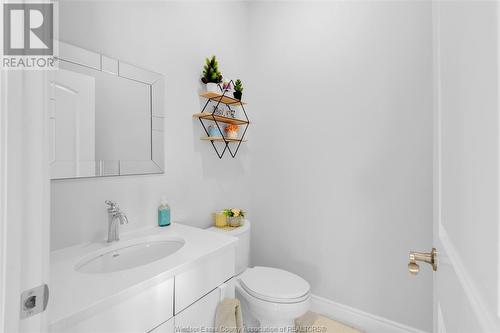 201 Morton, Essex, ON - Indoor Photo Showing Bathroom