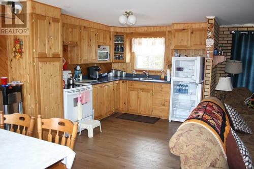 20 Hodgewater Line, Makinsons, NL - Indoor Photo Showing Kitchen