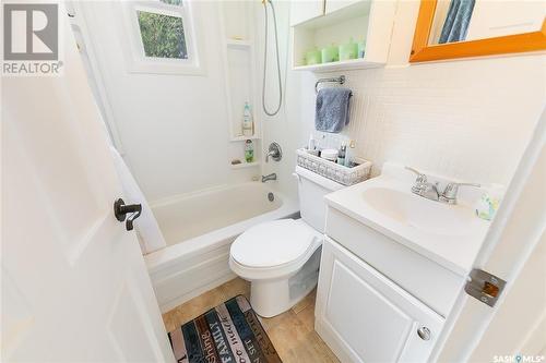 603 5Th Avenue, Regina Beach, SK - Indoor Photo Showing Bathroom