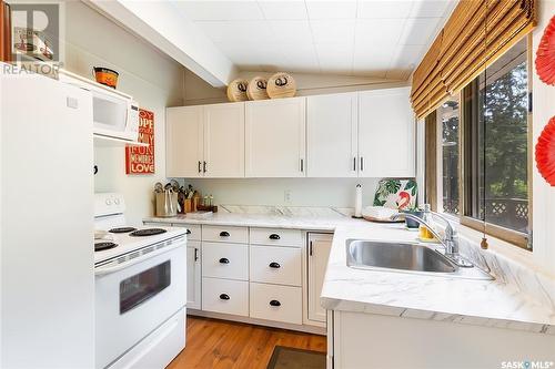 603 5Th Avenue, Regina Beach, SK - Indoor Photo Showing Kitchen