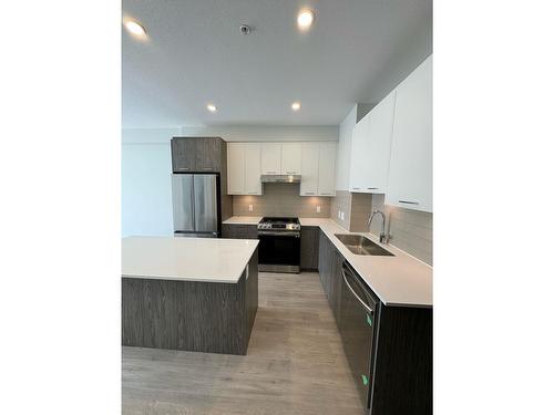 4Fl 3315 148 Street, White Rock, BC - Indoor Photo Showing Kitchen With Upgraded Kitchen