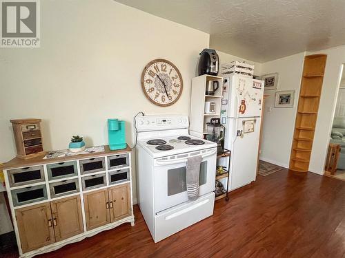 9001 17 Street, Dawson Creek, BC - Indoor Photo Showing Kitchen