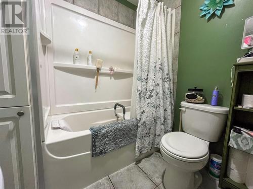 9001 17 Street, Dawson Creek, BC - Indoor Photo Showing Bathroom