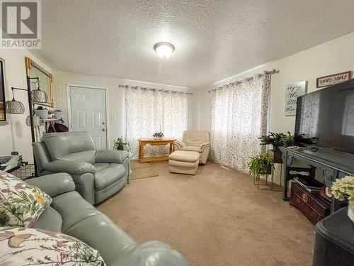 9001 17 Street, Dawson Creek, BC - Indoor Photo Showing Living Room