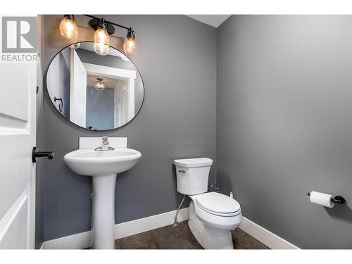 1803 50 Avenue, Vernon, BC - Indoor Photo Showing Bathroom
