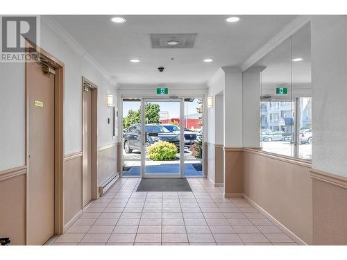 309 2025 Baron Road, Kelowna, BC - Indoor Photo Showing Other Room