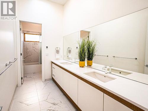 8401 120Th Avenue Unit# 5, Osoyoos, BC - Indoor Photo Showing Bathroom