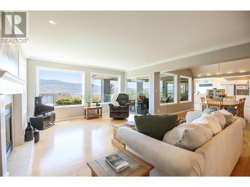 3805 Sawgrass Drive, Osoyoos, BC - Indoor Photo Showing Living Room