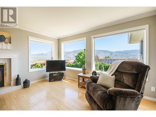 3805 Sawgrass Drive, Osoyoos, BC - Indoor Photo Showing Living Room With Fireplace