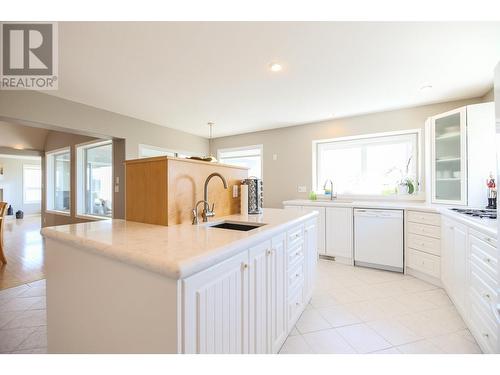 3805 Sawgrass Drive, Osoyoos, BC - Indoor Photo Showing Kitchen