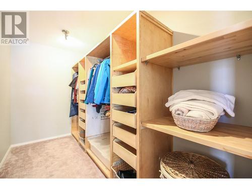 3805 Sawgrass Drive, Osoyoos, BC - Indoor With Storage