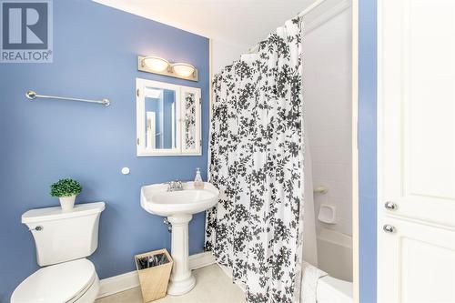 23 Glenridge Crescent, St. John'S, NL - Indoor Photo Showing Bathroom