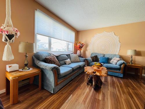24 - 1800 2Nd Street, Cranbrook, BC - Indoor Photo Showing Living Room