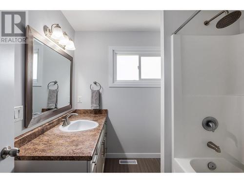 2047 Richter Street, Kelowna, BC - Indoor Photo Showing Bathroom