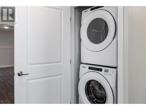 2047 Richter Street, Kelowna, BC - Indoor Photo Showing Laundry Room