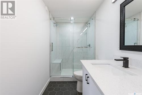 1643 Alexandra Avenue, Saskatoon, SK - Indoor Photo Showing Bathroom