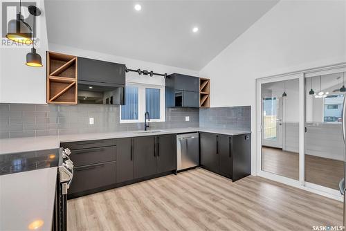 1643 Alexandra Avenue, Saskatoon, SK - Indoor Photo Showing Kitchen With Upgraded Kitchen