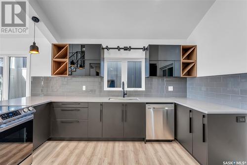 1643 Alexandra Avenue, Saskatoon, SK - Indoor Photo Showing Kitchen With Stainless Steel Kitchen With Upgraded Kitchen