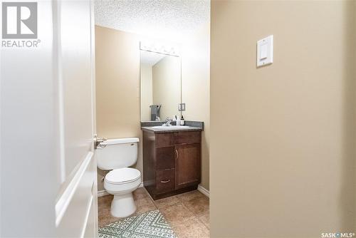 103 1013 Lansdowne Avenue, Saskatoon, SK - Indoor Photo Showing Bathroom