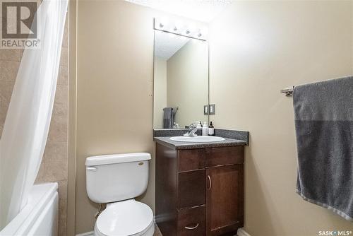 103 1013 Lansdowne Avenue, Saskatoon, SK - Indoor Photo Showing Bathroom