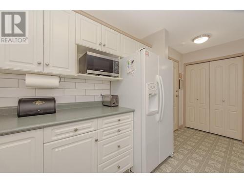 1002 Riverside Avenue Unit# 203, Sicamous, BC - Indoor Photo Showing Kitchen