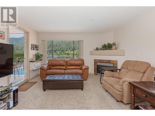 1002 Riverside Avenue Unit# 203, Sicamous, BC - Indoor Photo Showing Living Room
