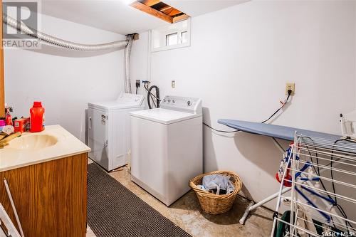 3311 Carnegie Street, Regina, SK - Indoor Photo Showing Laundry Room