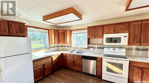 Edwards Acreage, Mccraney Rm No. 282, SK - Indoor Photo Showing Kitchen With Double Sink
