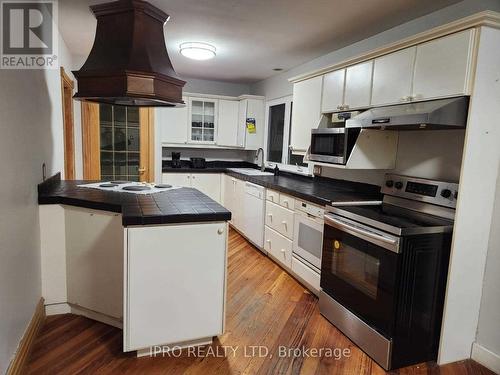 1128 Kent Avenue, Oakville, ON - Indoor Photo Showing Kitchen