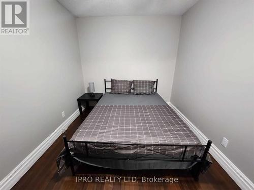 1128 Kent Avenue, Oakville, ON - Indoor Photo Showing Bedroom