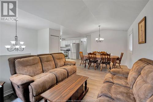 3660 Shinglecreek Court, Windsor, ON - Indoor Photo Showing Living Room