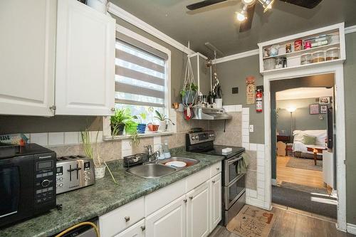 45 East 35Th Street, Hamilton, ON - Indoor Photo Showing Kitchen With Double Sink