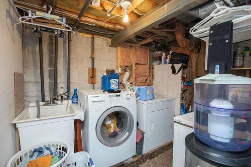 45 East 35Th Street, Hamilton, ON - Indoor Photo Showing Laundry Room