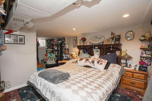 45 East 35Th Street, Hamilton, ON - Indoor Photo Showing Bedroom