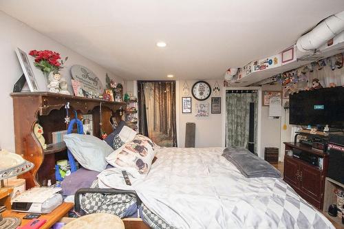 45 East 35Th Street, Hamilton, ON - Indoor Photo Showing Bedroom