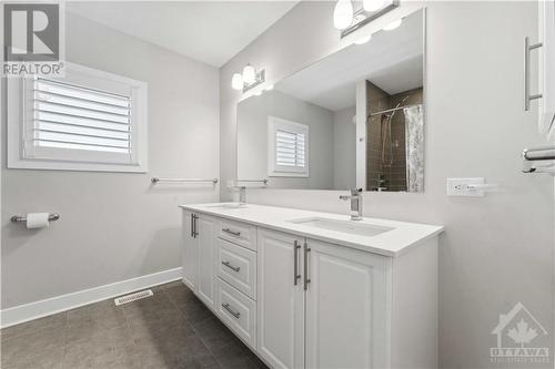 717 Wooler Place, Ottawa, ON - Indoor Photo Showing Bathroom